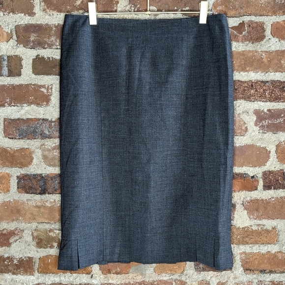 Talbots Size 6 Gray‎ Wool Blend Fully Lined Pencil Skirt w/ Pleated Bottom Edge - Picture 1 of 9